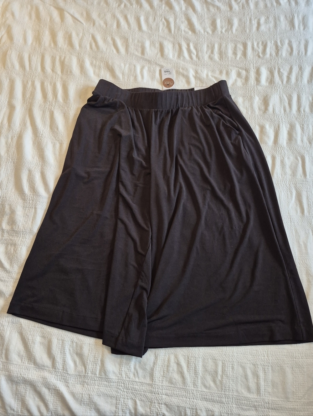 Lane Bryant women's size 14/16 black wide leg crop mid rise flex magic waist NWT